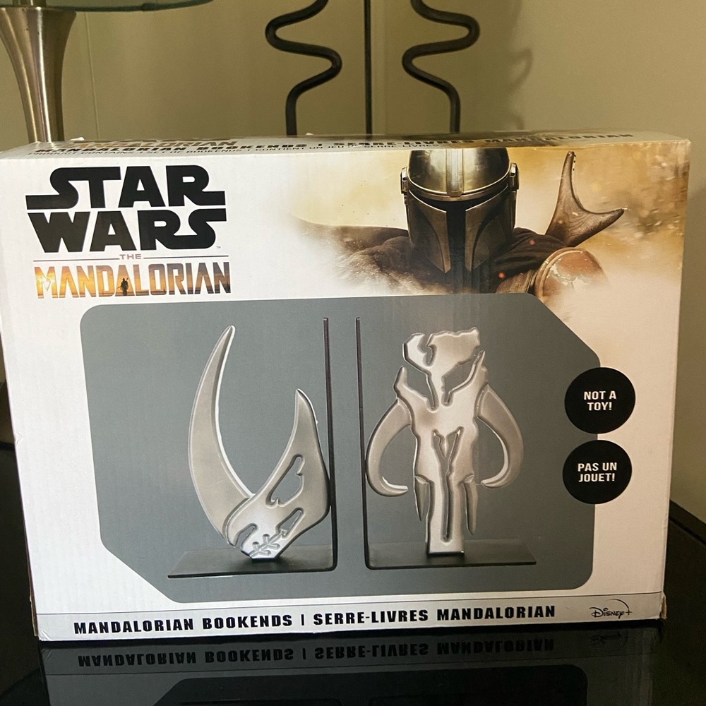 Brand new Mandalorian metal bookends